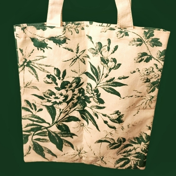 🦋🍃Gucci Floral Beauty Tote - Canvas New - Picture 2 of 4